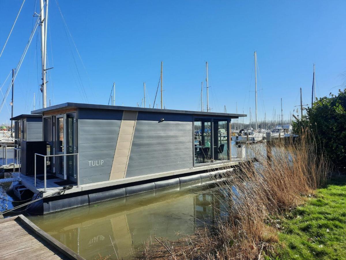 Waterfront Houseboat Near The Centre Hotel โมนนิคเคินดาม ภายนอก รูปภาพ