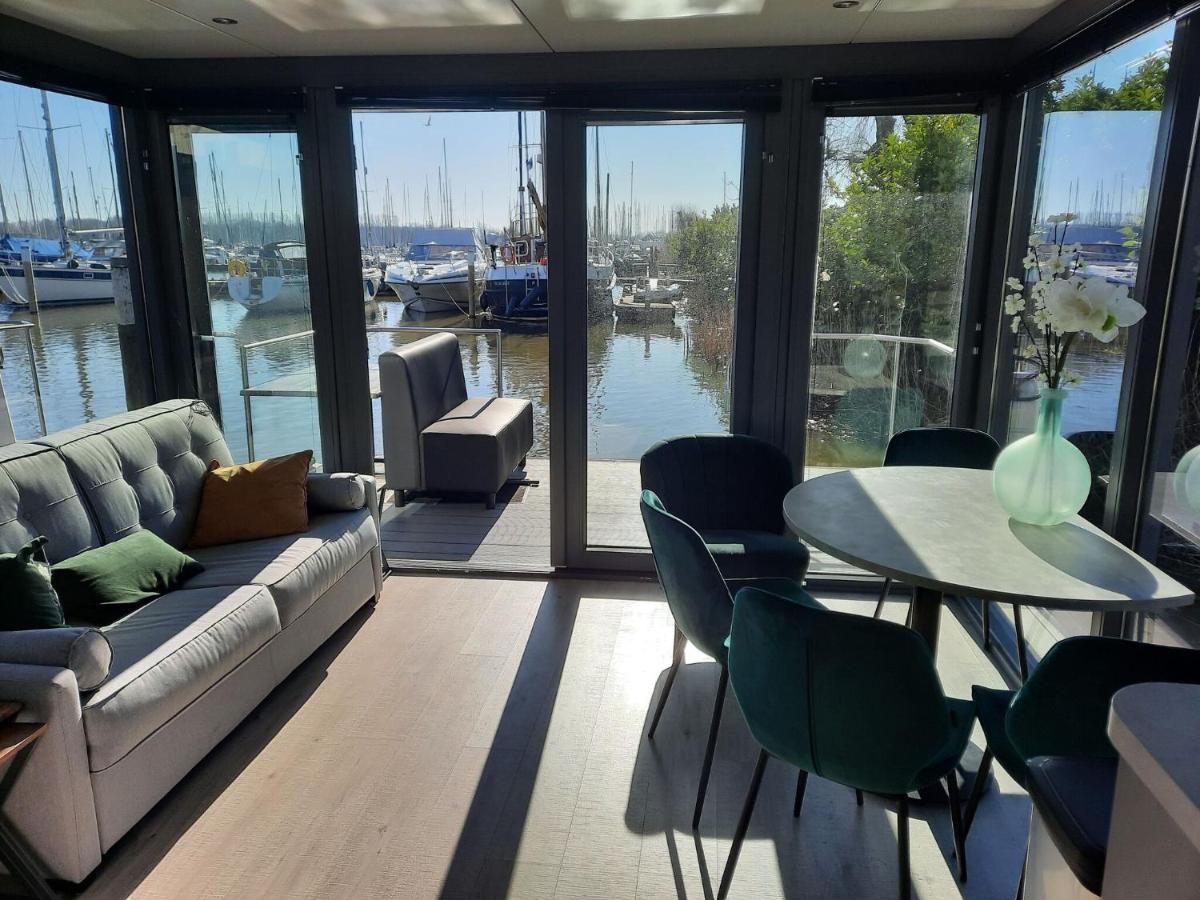 Waterfront Houseboat Near The Centre Hotel โมนนิคเคินดาม ภายนอก รูปภาพ