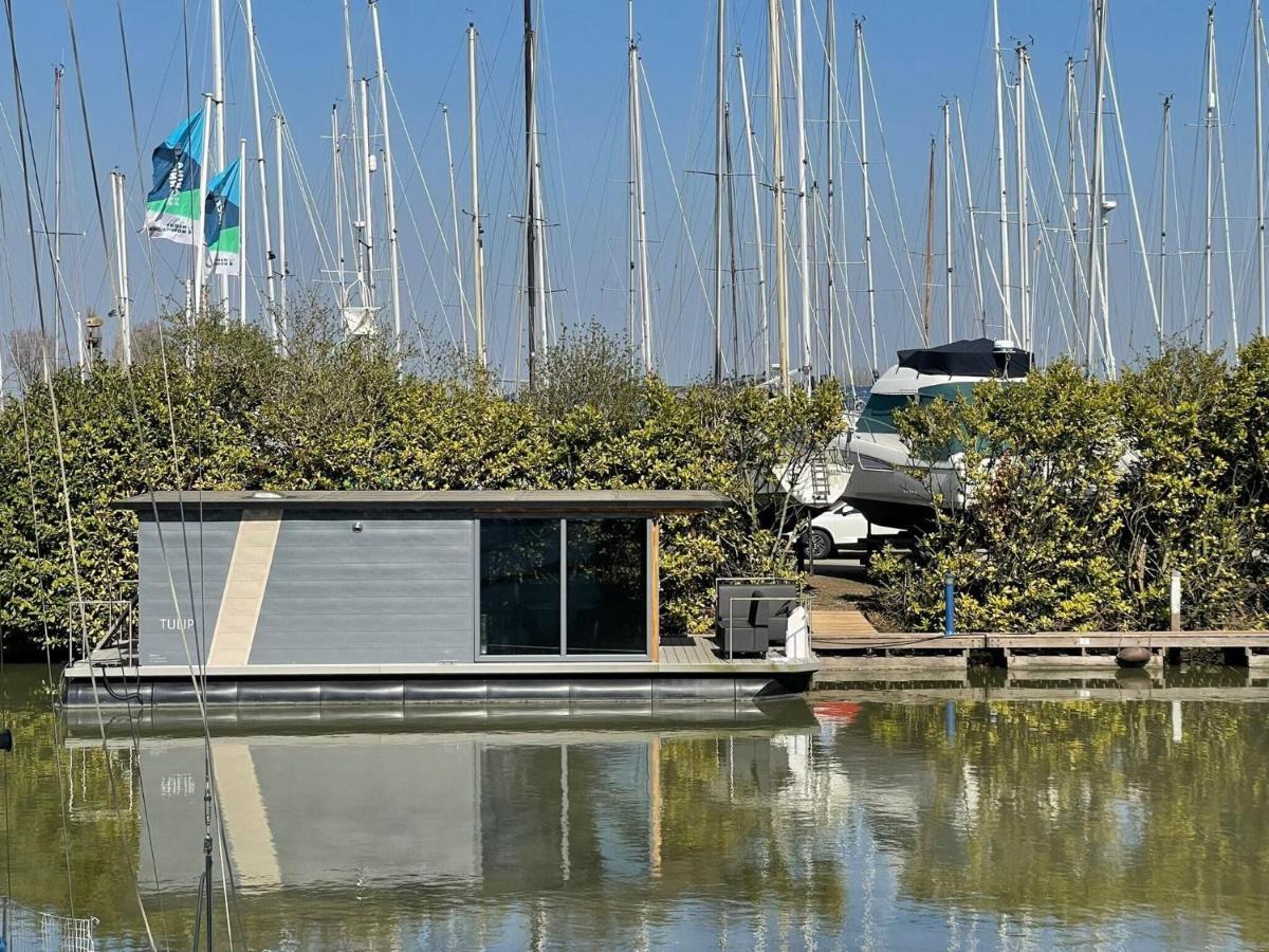 Waterfront Houseboat Near The Centre Hotel โมนนิคเคินดาม ภายนอก รูปภาพ