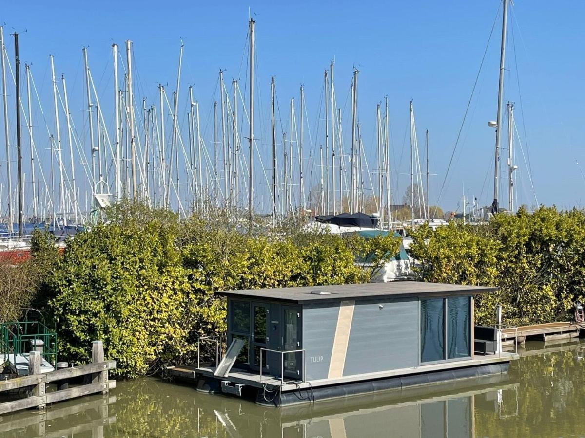 Waterfront Houseboat Near The Centre Hotel โมนนิคเคินดาม ภายนอก รูปภาพ