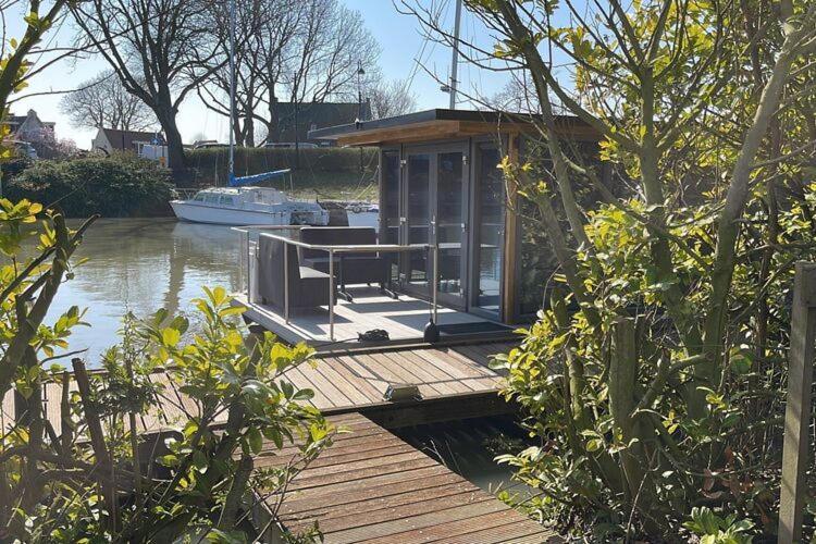 Waterfront Houseboat Near The Centre Hotel โมนนิคเคินดาม ภายนอก รูปภาพ